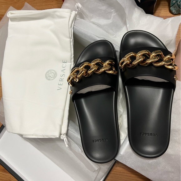 Brand new Versace Gold Chain Leather Slides Size 37 - Picture 4 of 7